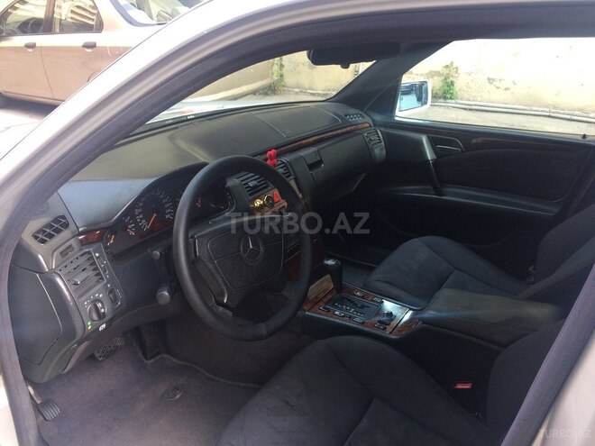 Mercedes E 240 1997, 300,000 km - 2.4 l - Bakı