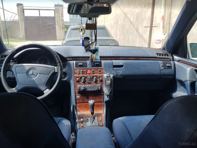 Mercedes E 230 1995, 566,400 km - 2.3 l - Bakı