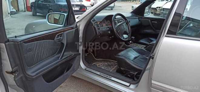Mercedes E 240 2001, 300,000 km - 2.6 l - Bakı