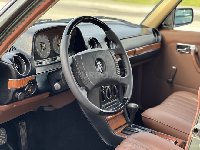 Mercedes E 250 1982, 271,000 km - 2.5 l - Bakı