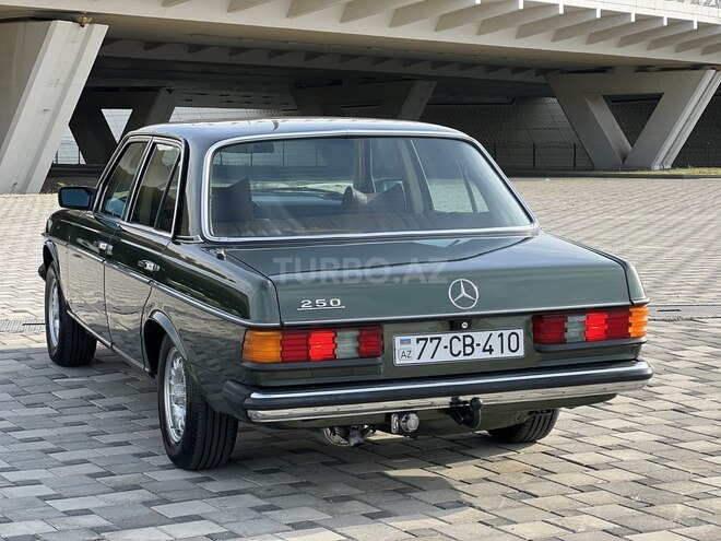 Mercedes E 250 1982, 271,000 km - 2.5 l - Bakı