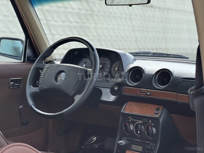 Mercedes E 250 1982, 271,000 km - 2.5 l - Bakı
