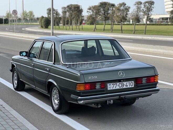 Mercedes E 250 1982, 271,000 km - 2.5 l - Bakı