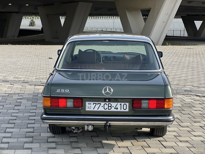 Mercedes E 250 1982, 271,000 km - 2.5 l - Bakı