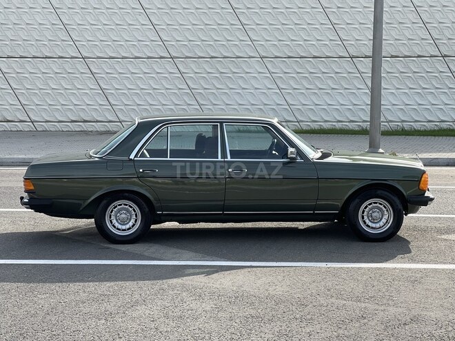 Mercedes E 250 1982, 271,000 km - 2.5 l - Bakı