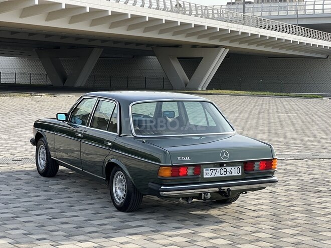 Mercedes E 250 1982, 271,000 km - 2.5 l - Bakı
