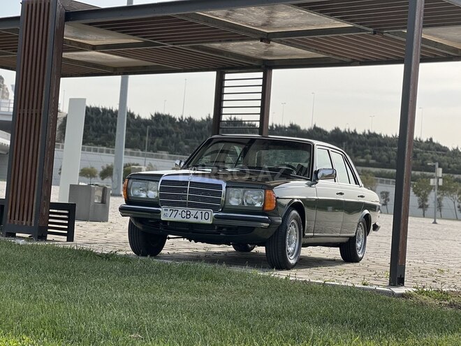 Mercedes E 250 1982, 271,000 km - 2.5 l - Bakı