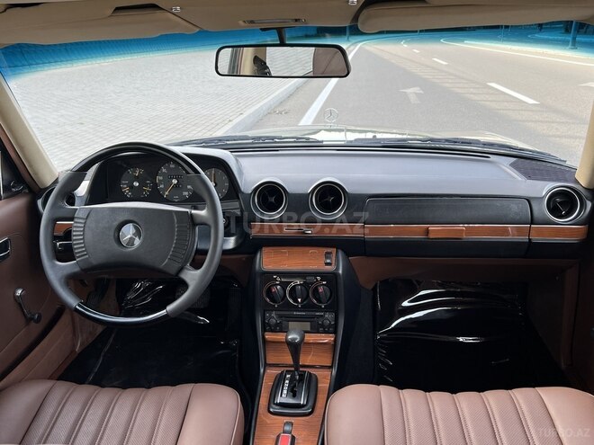 Mercedes E 250 1982, 271,000 km - 2.5 l - Bakı