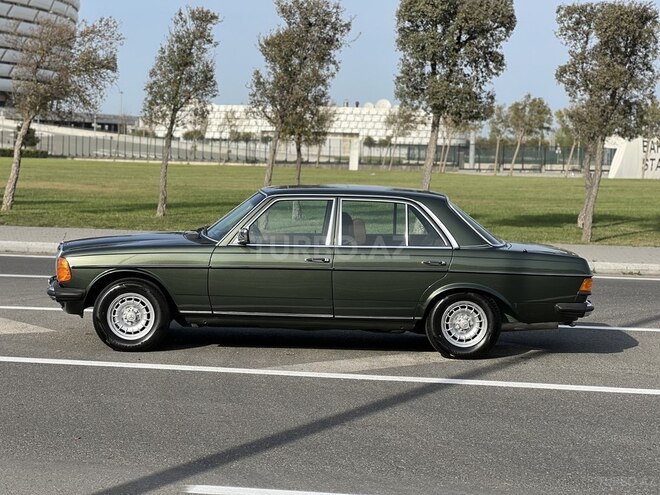Mercedes E 250 1982, 271,000 km - 2.5 l - Bakı