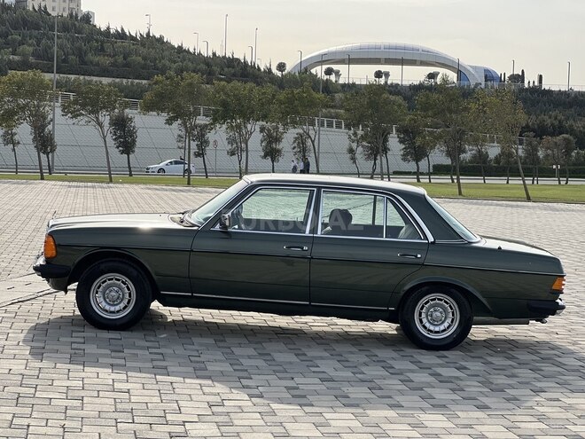 Mercedes E 250 1982, 271,000 km - 2.5 l - Bakı