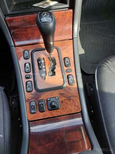 Mercedes E 270 1999, 260,000 km - 2.7 l - Gəncə