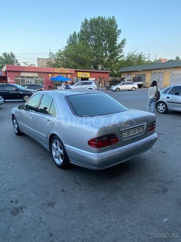 Mercedes E 270 1999, 383,300 km - 2.7 l - Bakı