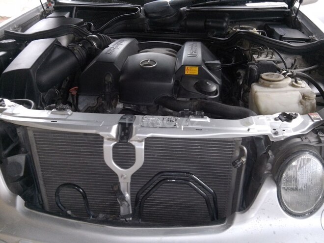 Mercedes E 240 1999, 225,988 km - 2.4 l - Bakı