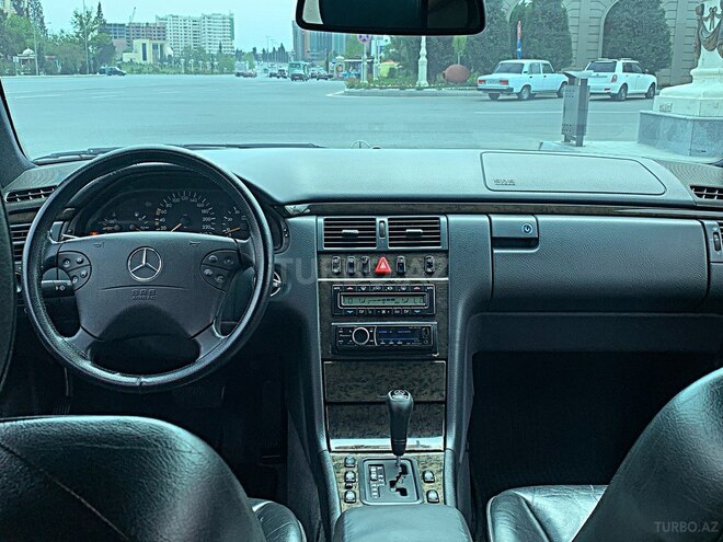 Mercedes E 200 1998, 399,000 km - 2.0 l - Gəncə