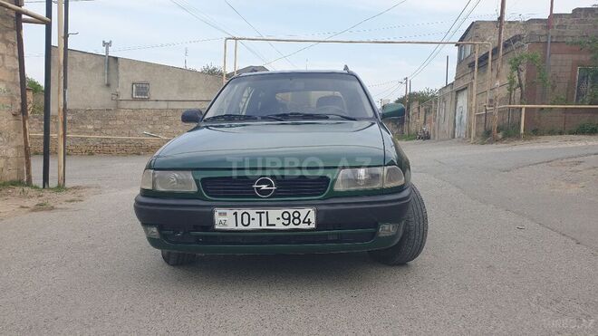 Opel Astra 1996, 300,000 km - 1.6 л - Bakı
