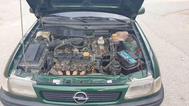 Opel Astra 1996, 300,000 km - 1.6 л - Bakı