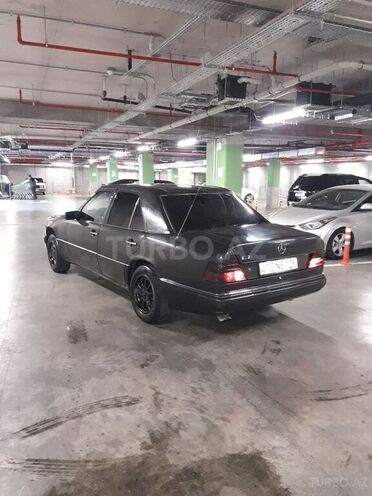 Mercedes E 220 1993, 500,000 km - 2.2 л - Bakı
