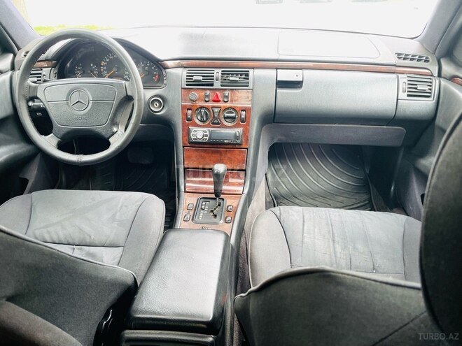 Mercedes E 230 1997, 220,559 km - 2.3 l - Bakı