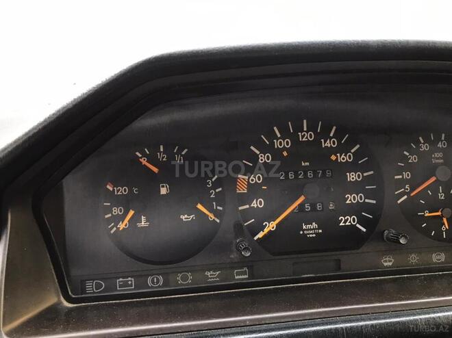 Mercedes E 220 1990, 271,000 km - 2.2 l - Bakı