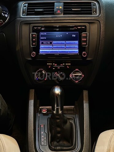 Volkswagen Jetta 2016, 115,068 km - 1.8 л - Bakı