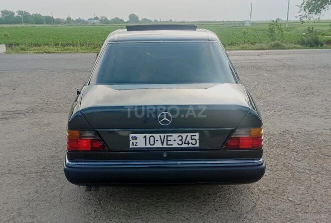 Mercedes E 250 1993, 217,490 km - 2.5 l - Cəlilabad
