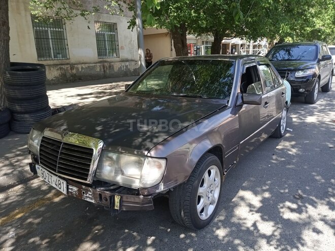 Mercedes E 250 1991, 295,000 km - 2.5 l - Bakı