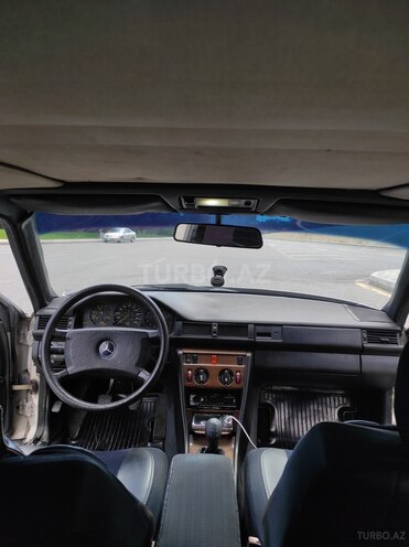 Mercedes E 200 1986, 380,000 km - 2.0 l - Bakı