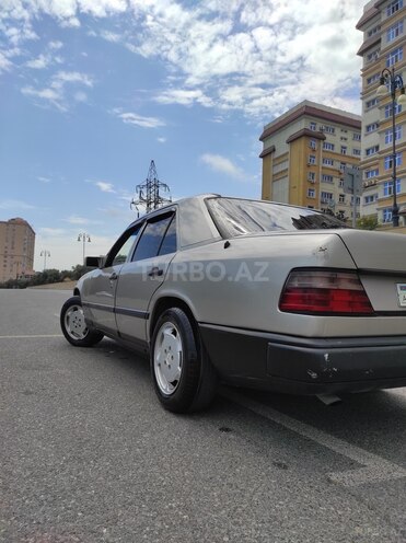 Mercedes E 200 1986, 380,000 km - 2.0 l - Bakı