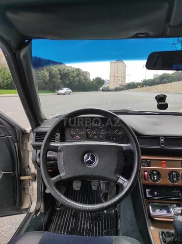 Mercedes E 200 1986, 380,000 km - 2.0 l - Bakı