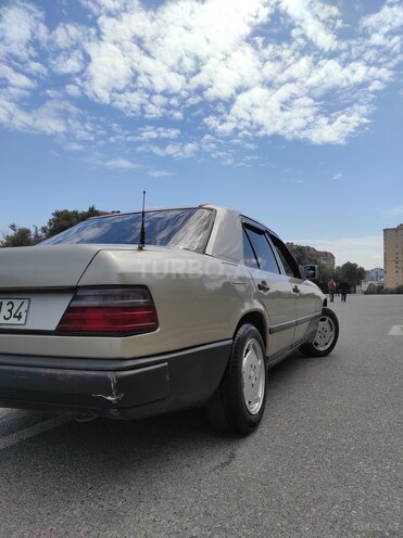 Mercedes E 200 1986, 380,000 km - 2.0 l - Bakı