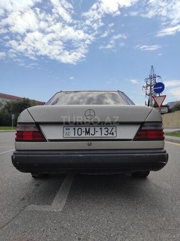 Mercedes E 200 1986, 380,000 km - 2.0 l - Bakı