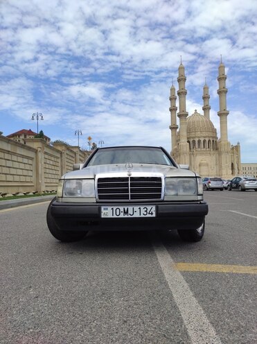 Mercedes E 200 1986, 380,000 km - 2.0 l - Bakı