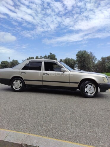 Mercedes E 200 1986, 380,000 km - 2.0 l - Bakı