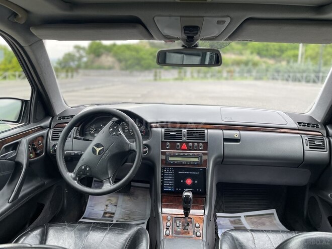 Mercedes E 320 2000, 243,000 km - 3.2 l - Bakı