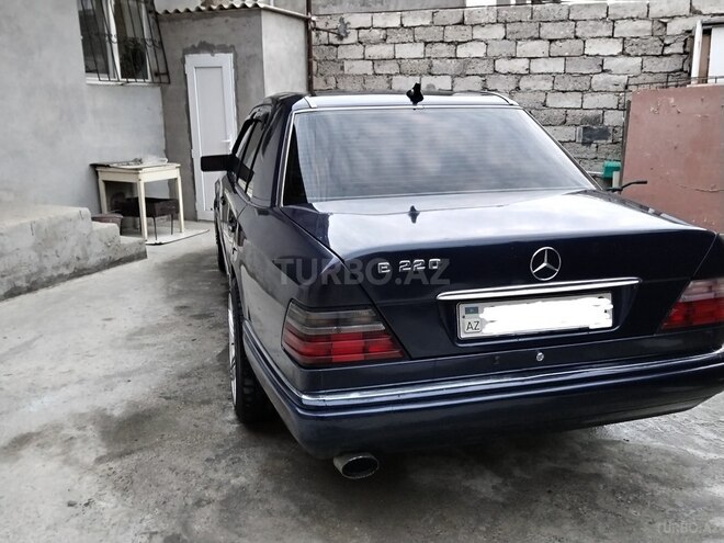 Mercedes E 220 1995, 235,632 km - 2.2 l - Bakı