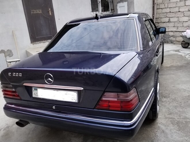 Mercedes E 220 1995, 235,632 km - 2.2 l - Bakı