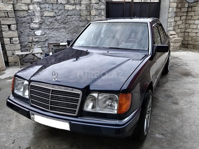 Mercedes E 220 1995, 235,632 km - 2.2 l - Bakı