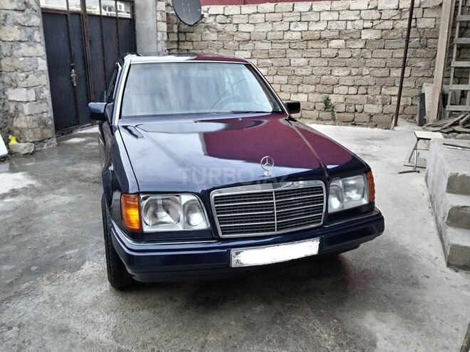 Mercedes E 220 1995, 235,632 km - 2.2 l - Bakı