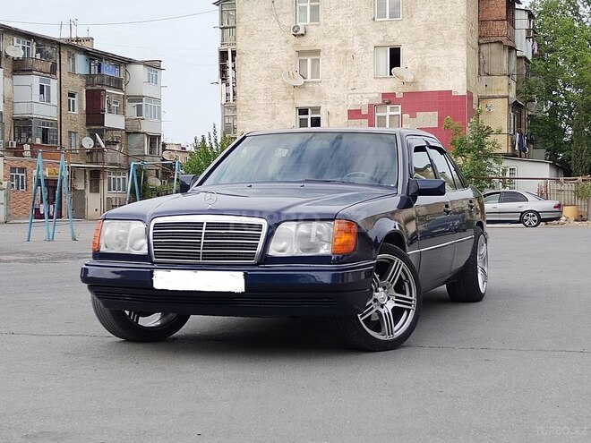 Mercedes E 220 1995, 235,632 km - 2.2 l - Bakı