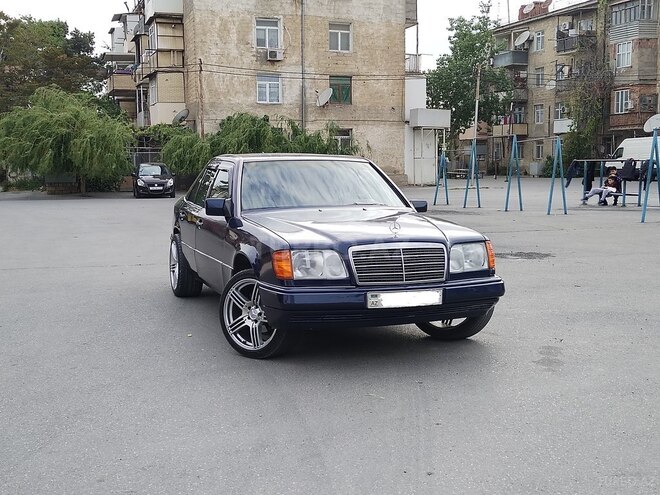 Mercedes E 220 1995, 235,632 km - 2.2 l - Bakı