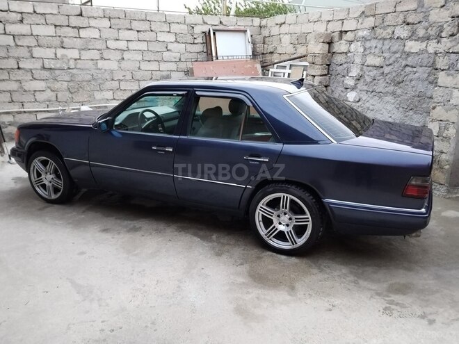 Mercedes E 220 1995, 235,632 km - 2.2 l - Bakı