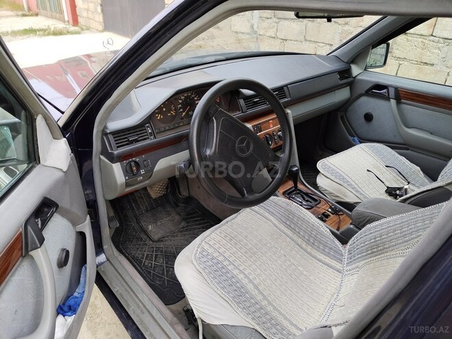 Mercedes E 220 1995, 235,632 km - 2.2 l - Bakı