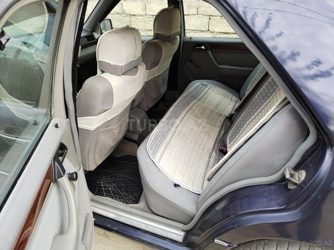 Mercedes E 220 1995, 235,632 km - 2.2 l - Bakı