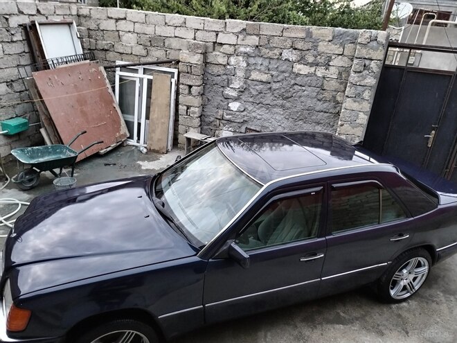 Mercedes E 220 1995, 235,632 km - 2.2 l - Bakı