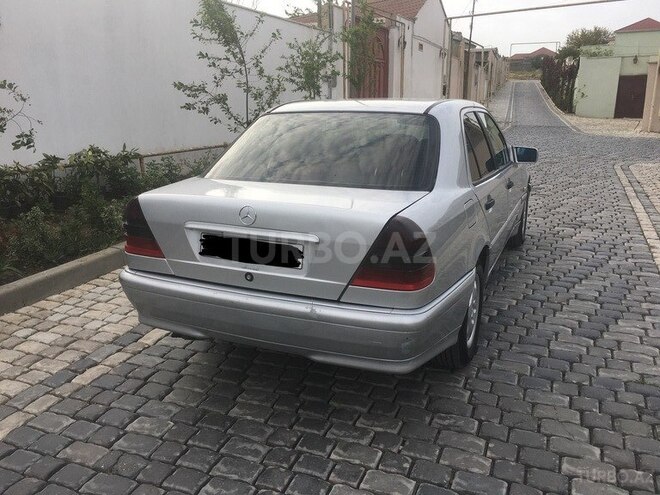 Mercedes C 220 2000, 299,872 km - 2.2 л - Bakı