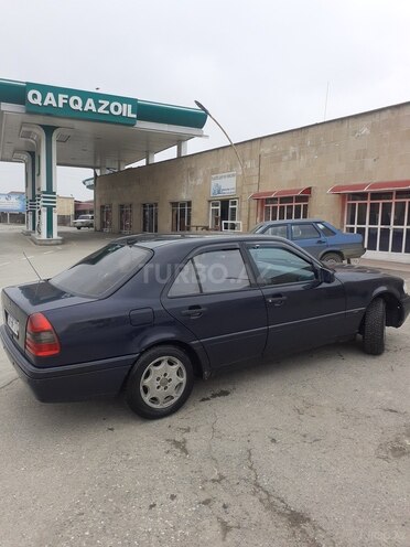 Mercedes C 180 1995, 250,000 km - 1.8 l - Quba