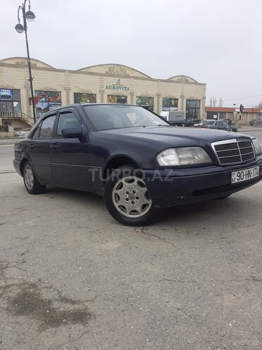 Mercedes C 180 1995, 250,000 km - 1.8 l - Quba
