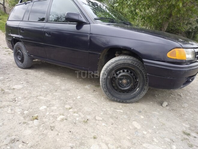 Opel Astra 1994, 255,555 km - 2.0 l - Quba