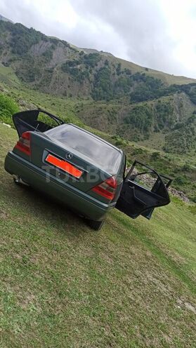 Mercedes C 180 1994, 192,000 km - 1.8 l - Qax