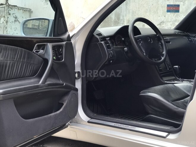 Mercedes E 320 2001, 293,533 km - 3.2 l - Bakı